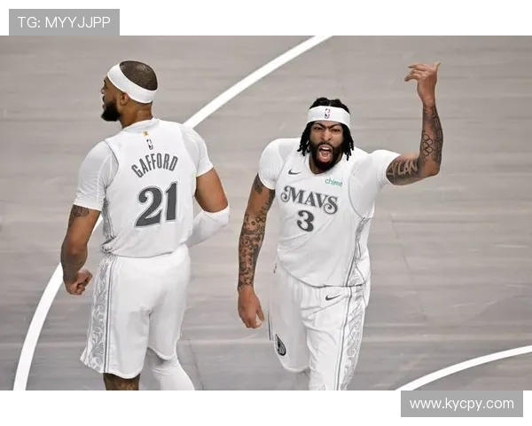 NBA最新交易动向：多支球队更新阵容，明星球员纷纷易主引发热议 - 副本 (2) - 副本